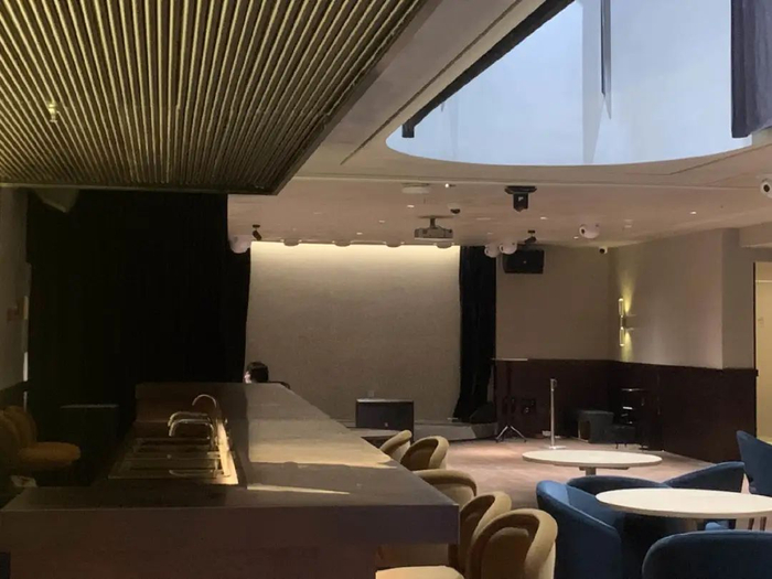 复兴公园内的笑果超级工厂无人看管 / 蓝鲸记者拍摄