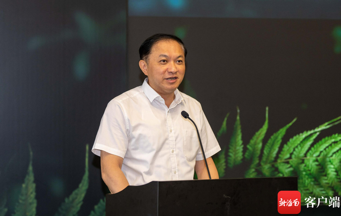 海南日报报业集团党委副书记、总编辑吴斌致辞。记者 刘洋 摄