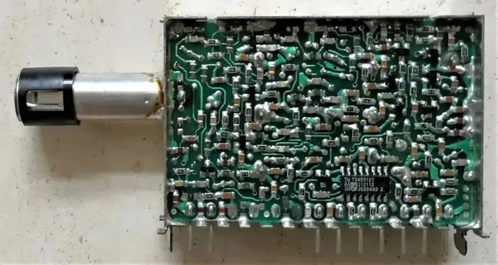 图注：飞利浦的电视机调谐器UV916E/IEC-long