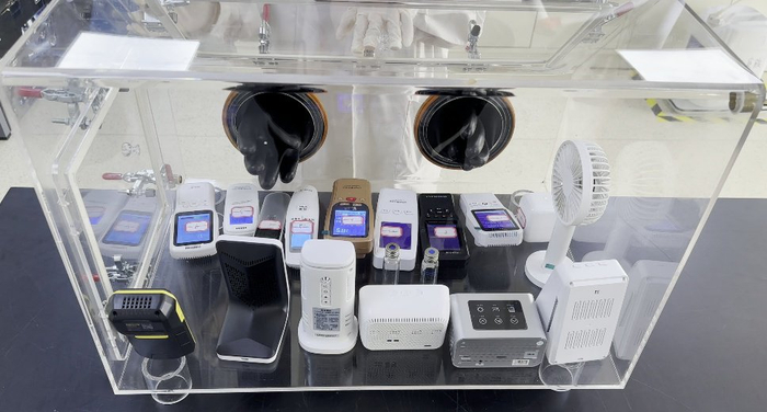 ▲上海市消保委对15款甲醛测试仪开展测评。