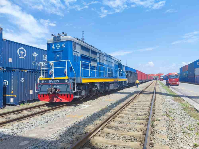 整装待发的列车 。受访者供图 