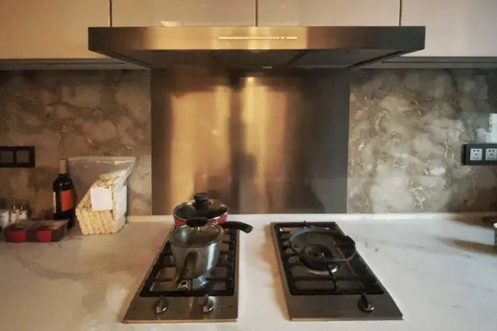 ▲胡女士家厨房串味检修无果