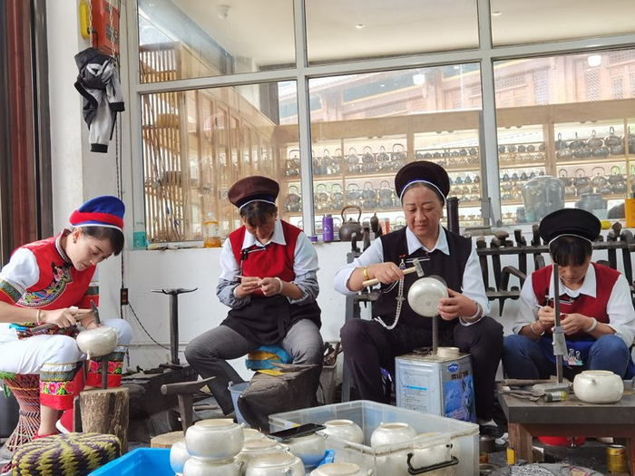 “小银匠”敲开“大前景”。李保彤摄