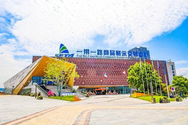 “一带一路”商品展示交易中心。冉雨琳/摄