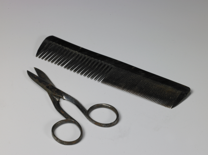 清代理发具——剪子。来源/故宫博物院