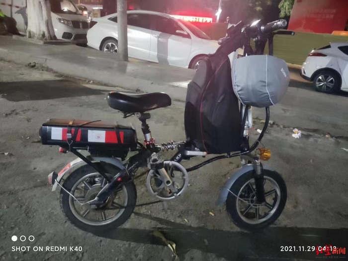 ▲吴庆成生前使用的折叠自行车