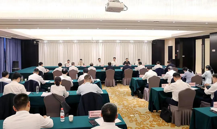 　　黄冈市委市政府与省供销合作社在黄州召开交流座谈会。图片来源：黄冈日报
