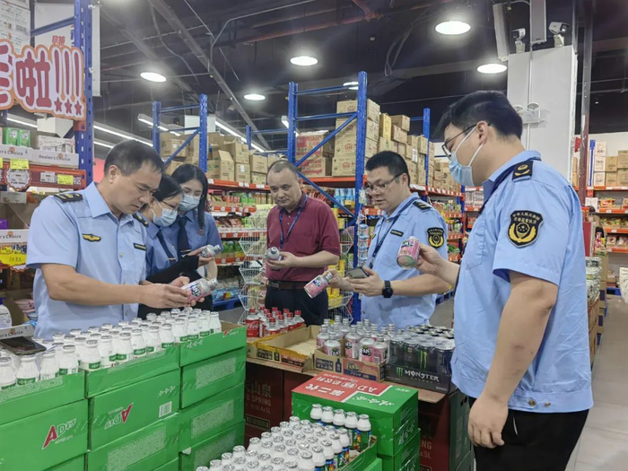 三水区市场监督管理局对经营进口食品的商场超市、便利店、进口食品专营店进行重点检查