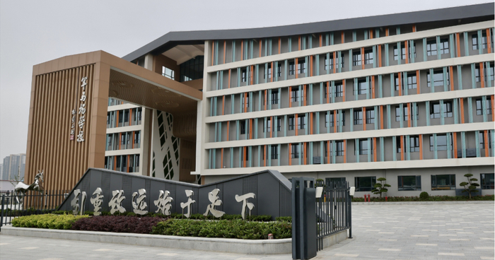 掇刀区军马场学校校园一角。谢映秋 摄