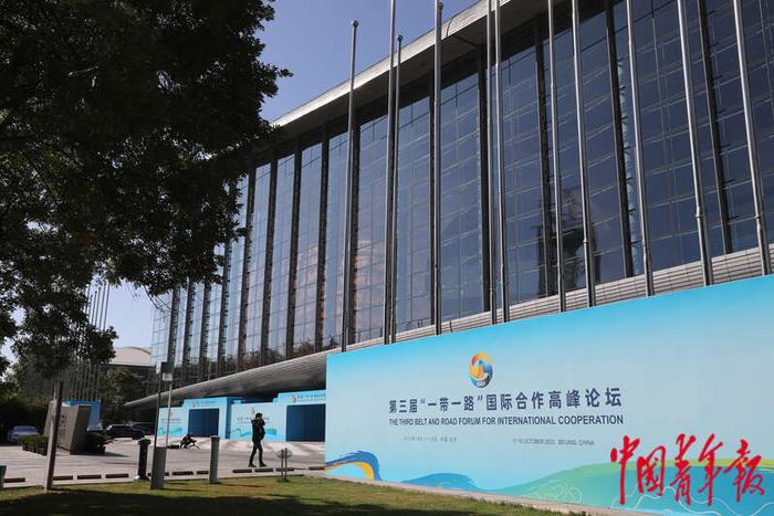 一带一起
宴会地点

的简单

先容
