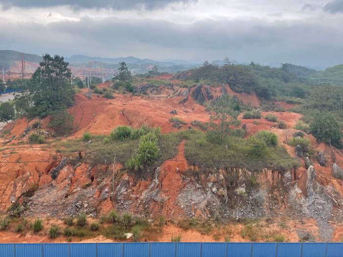 （大中矿业位于湖南临武县碳酸锂项目建设规划地 财联社记者 摄）