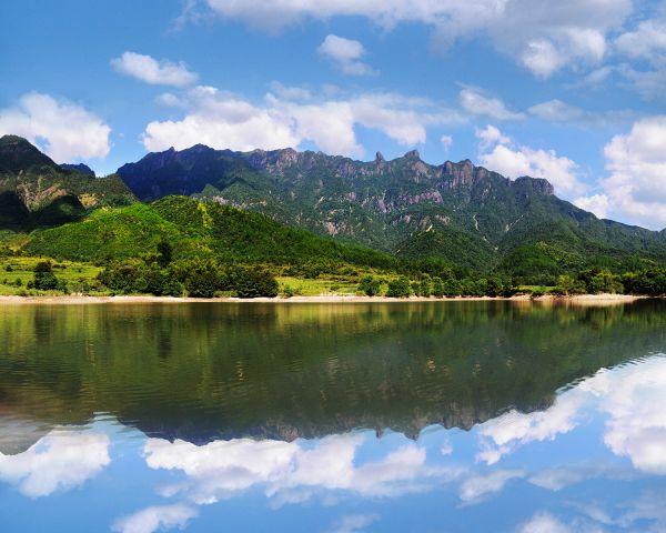 光泽县积极践行“绿水青山就是金山银山”的发展理念,山更绿了,水更清了 光泽县委组织部供图