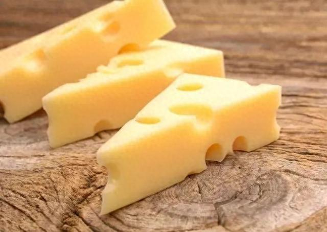 埃曼塔尔干酪（Emmenthal）|来源：网络