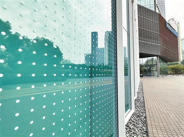 腾讯给深圳总部大厦“贴膜”（图源腾讯）