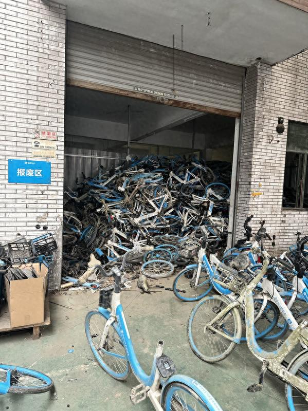 共享单车企业的报废区。受访者供图