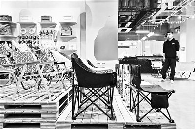 位于芳圆里购物中心的PELLIOT SPACE北京首店。摄影/本报记者  付丁