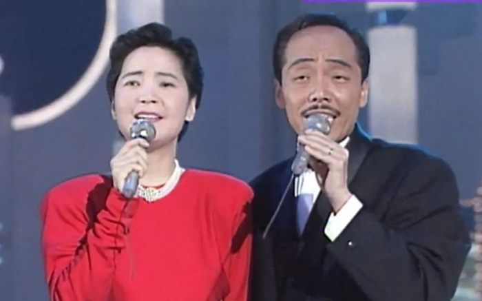 1989年邓丽君与谷村新司合唱《星》的视频截图