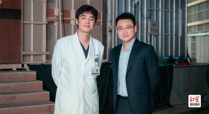 肖正华剧组探班合影