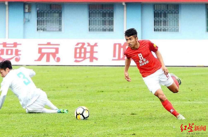 王琪（右） 资料图