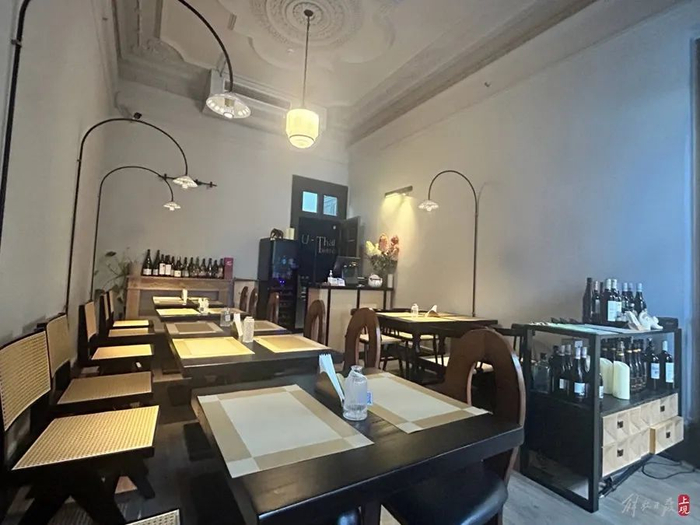 唐宁书店里的这家泰式小酒馆位置不多