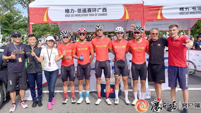 中国队全体成员赛前合影。广西日报-广西云客户端记者 徐哲 周军 摄