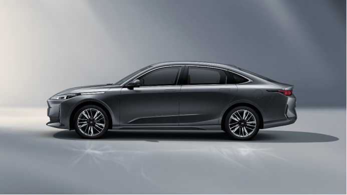 长安启源A05低趴溜背体态造型。 长安汽车供图 华龙网发