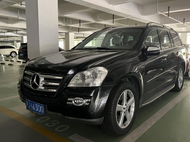 ▲魏女士购买的奔驰车由于发动机故障停在车库