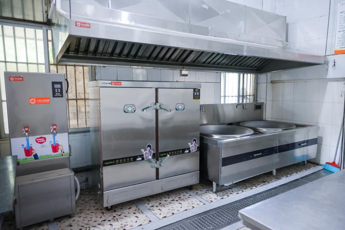 (广西南宁独秀小学九阳公益厨房一角)