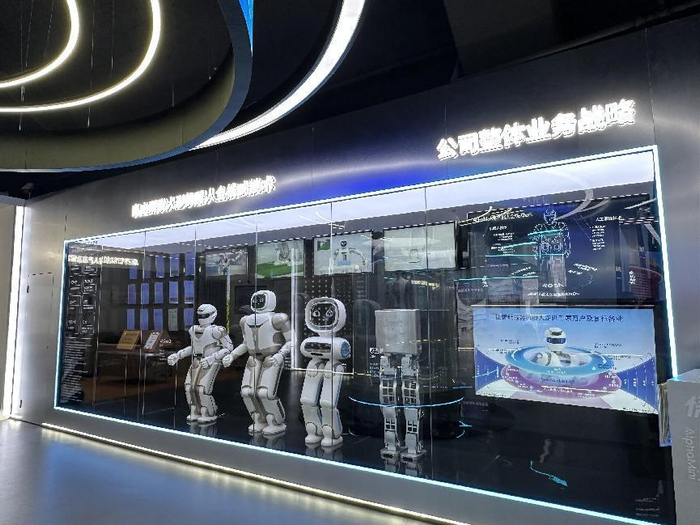 优必选展厅 本报记者 万宇 摄