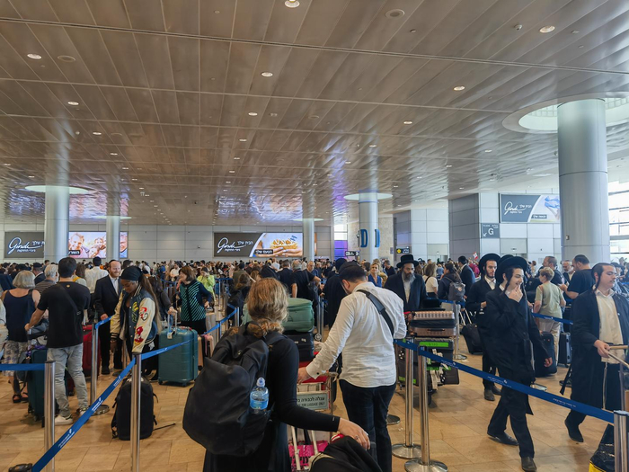 ▲巴以冲突爆发后以色列本古里安机场离境处人比平时多了至少两三倍