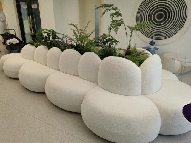 《云朵沙发》。 钟菡 摄