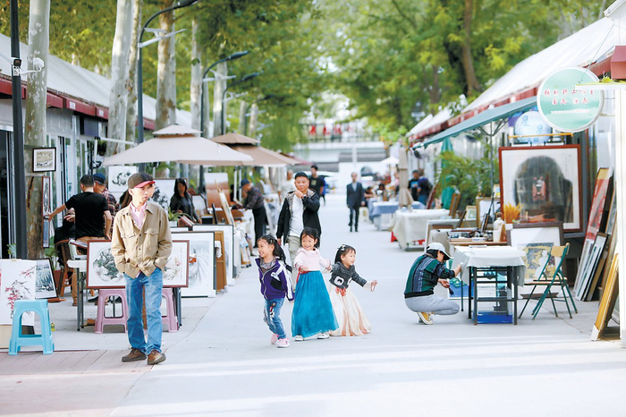 　　宋庄艺术市集。本报记者 甘南摄
