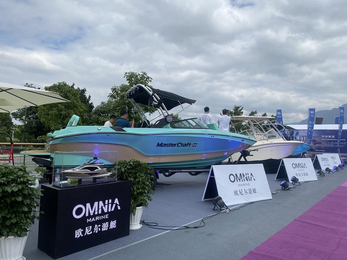 消费者登上游艇体验。张文章/摄