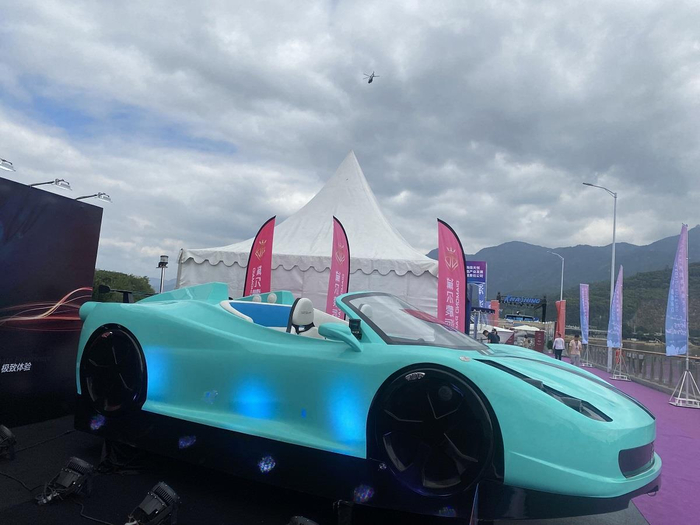 迪森特汽车造型游艇十分亮眼。张文章/摄