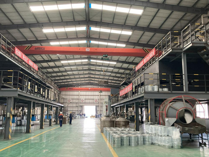 （海绵锆生产线，财联社记者摄）