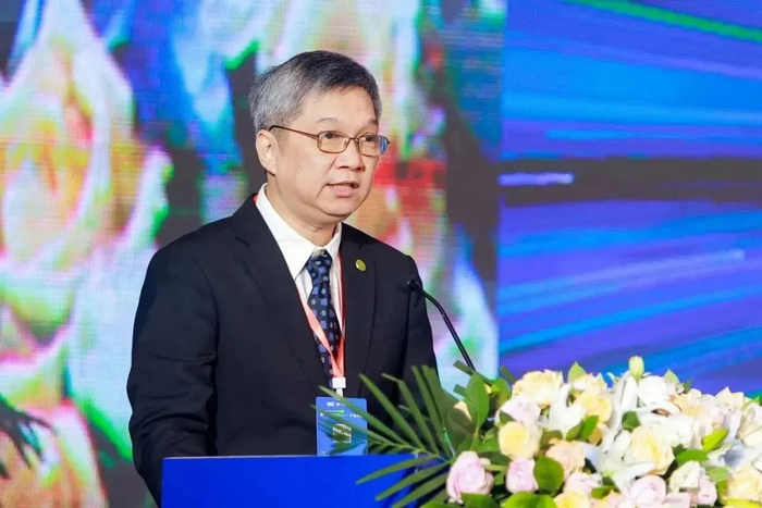 广东省汽车租赁行业协会会长温少敏在大会上致辞