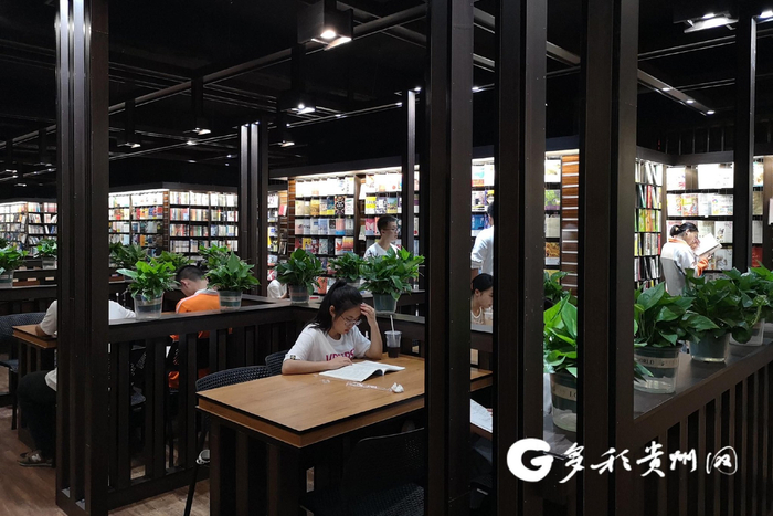 湄潭县安泰书城阅读区域