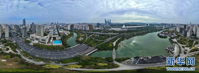 航拍南宁市青秀区城区。牙举成 摄