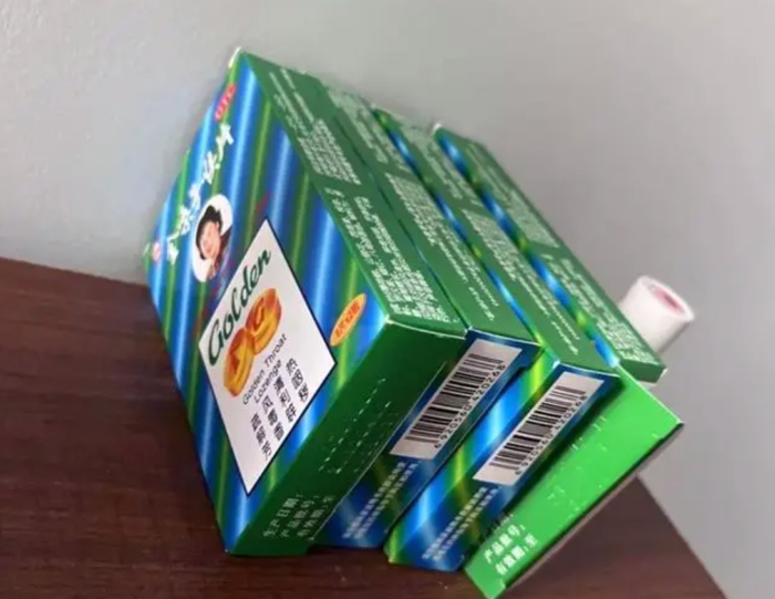 直播行业很费嗓子。 受访者供图