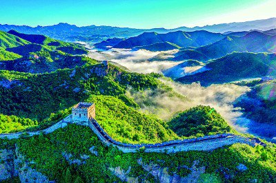 河北省承德市滦平县金山岭长城景色。 周万平摄/光明图片