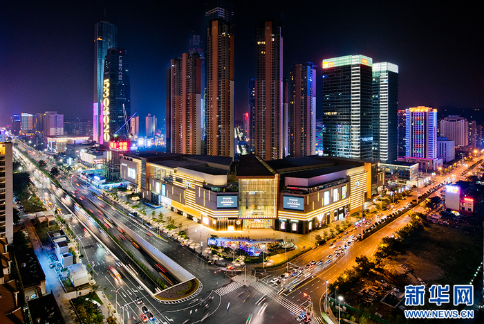 航拍万象城夜景。彭湘鄂 摄