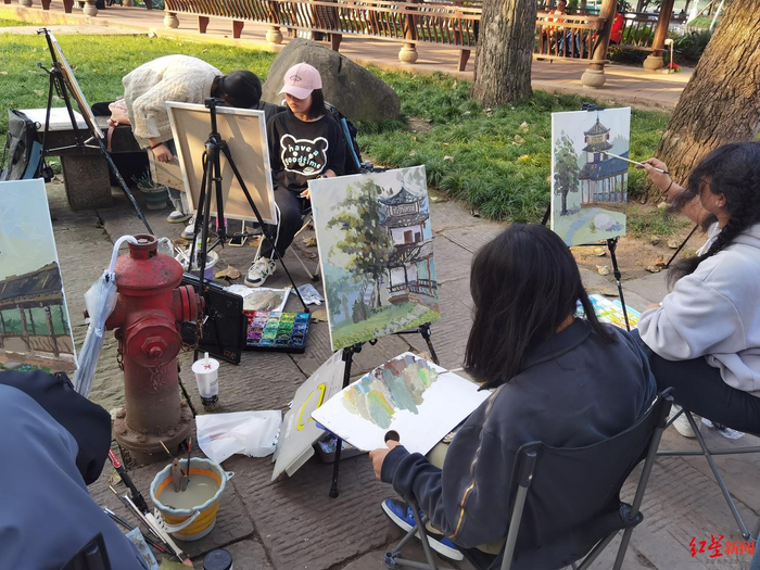 学生们在李庄写生