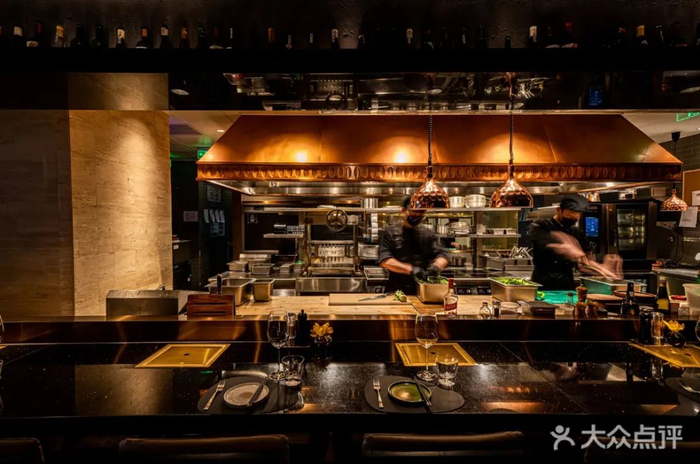 壮壮酒馆开放厨房区域。图源/大众点评App 商家上传图片