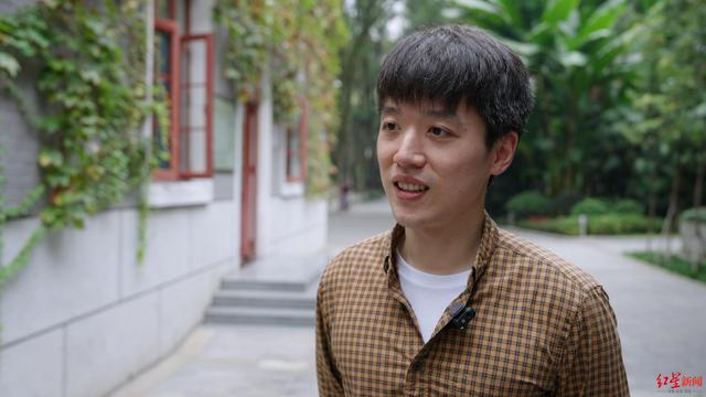 ▲成都七中科学技术辅导老师吴航枫