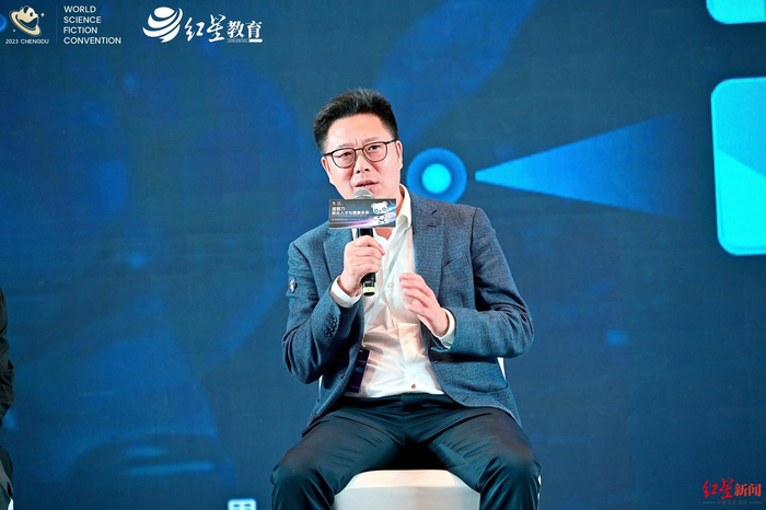 ▲成都教科院附属中学校长潘君