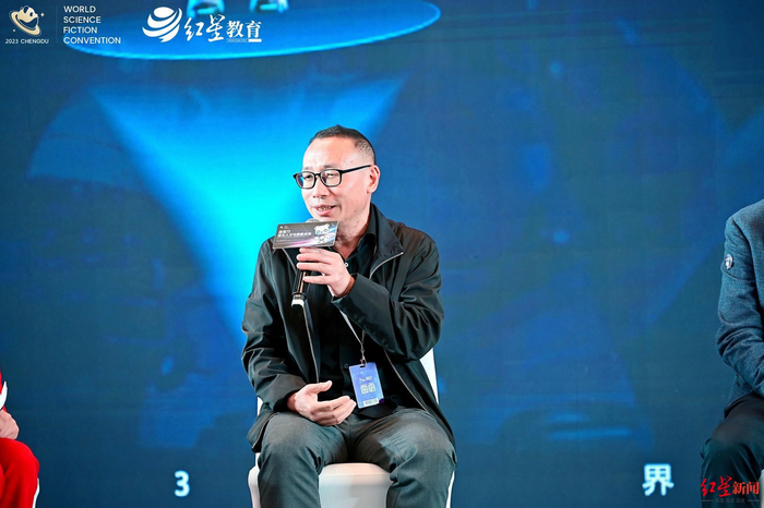 ▲四川天府七中副校长张江平