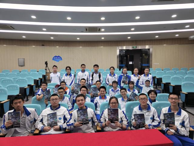 ▲杂志部分成员合照