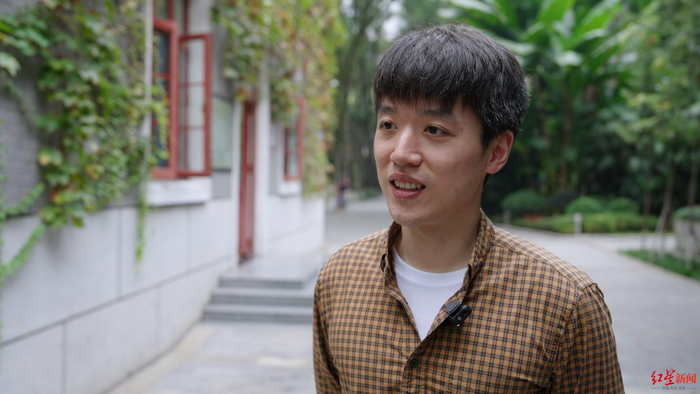 ▲成都七中科学技术辅导老师吴航枫