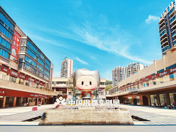 中国银都文创园中心广场 (李媛 摄)