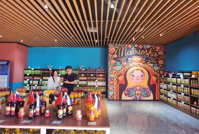 市民在平谷俄罗斯进口商品馆选购商品。新京报记者 薛珺 摄